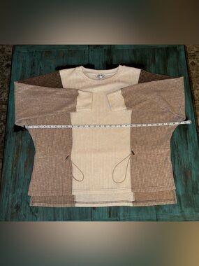 White Birch Women’s Beige and Cream Colorblock Crewneck Sweater